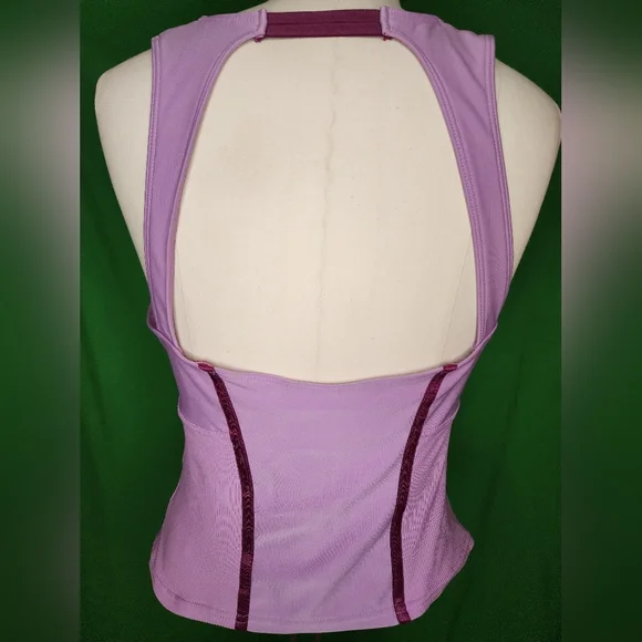 Nike Retro Women's Dri-Fit Training Tank Top - Picture 3 of 8